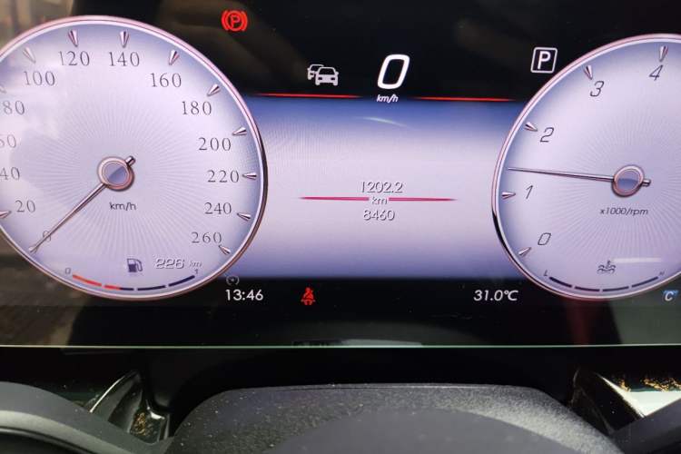 Used Mercedes-Benz Vito  Odometer Close Up