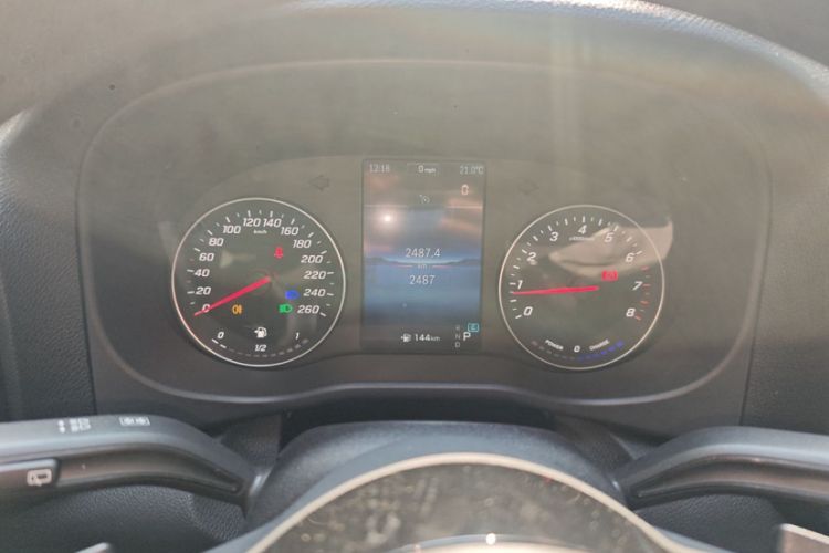 Used Mercedes-Benz Vito 2025 2.0T Elite 7-Seater Odometer Close Up