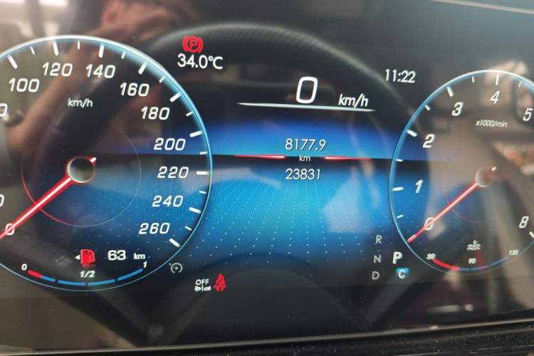Used Mercedes-Benz Vito 2025 2.0T Elite 7-Seater Odometer Close Up
