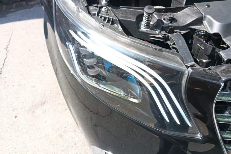 Used Mercedes-Benz Vito  Right Front Headlight