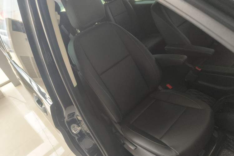 Used Mercedes-Benz Vito 2025 2.0T Elite 7-Seater Right Front Seat