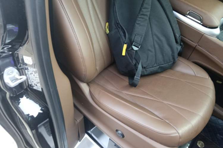 Used Mercedes-Benz Vito 2025 2.0T Business 7-Seater Right Front Seat