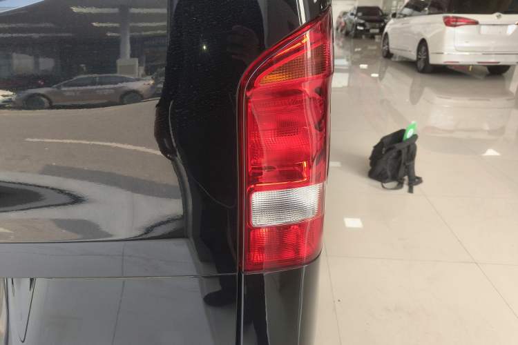 Used Mercedes-Benz Vito 2025 2.0T Elite 7-Seater Right Rear Taillight