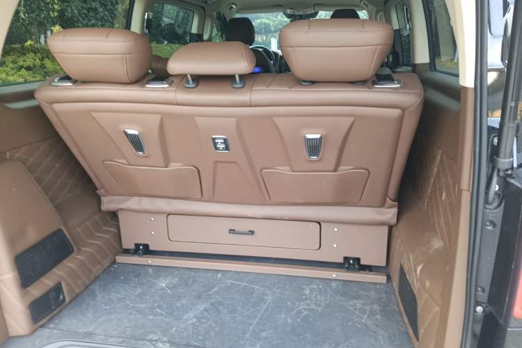 Used Mercedes-Benz Vito 2025 2.0T Business 7-Seater Trunk
