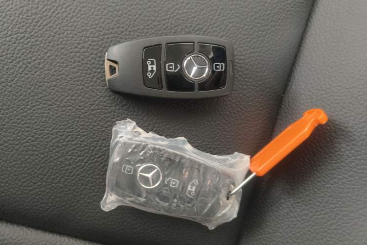 Used Mercedes-Benz Vito 2025 2.0T Elite 7-Seater Vehicle Key