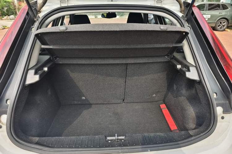 Used MG 3 2017 1.5L Automatic Smart Connect Elite Edition Interior 4