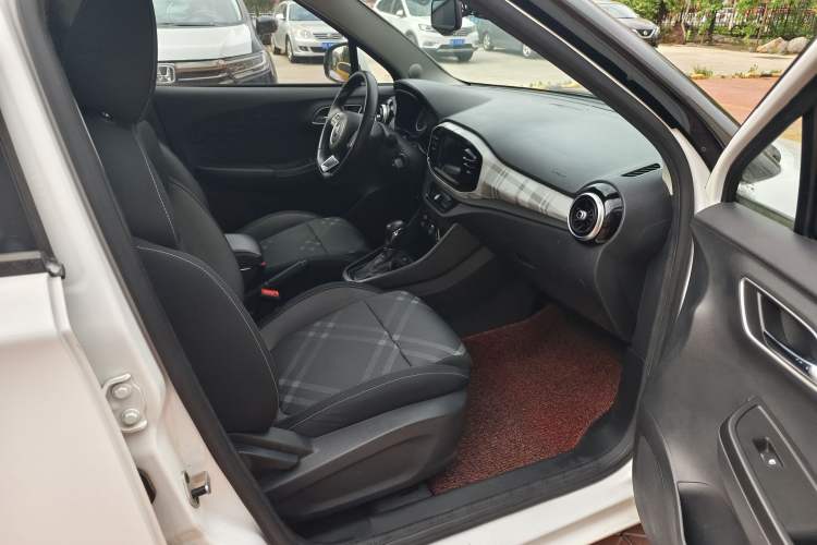Used MG 3 2017 1.5L Automatic Smart Connect Elite Edition Interior 5