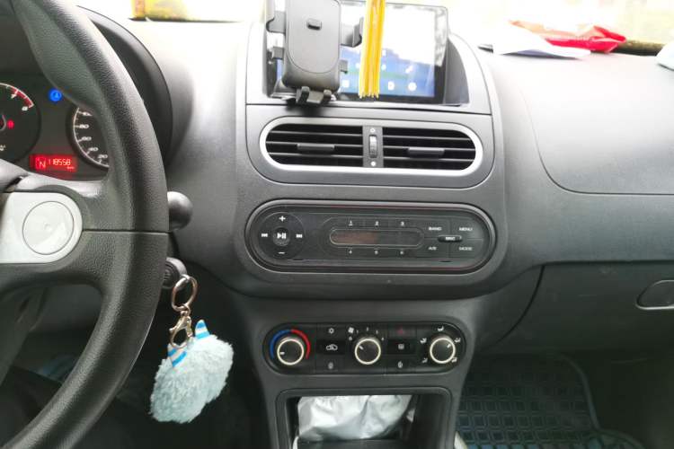 Used MG 3 2011 1.3L AMT Comfort Edition Audio And AC Panel