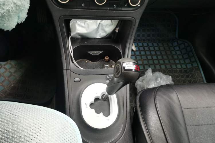 Used MG 3 2011 1.3L AMT Comfort Edition Gear Lever