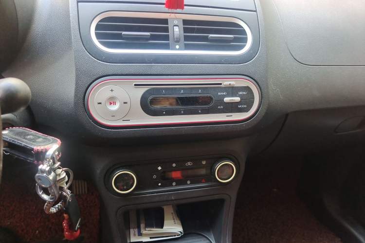Used MG 3 2011 Xross 1.5L Elite Edition Audio And AC Panel