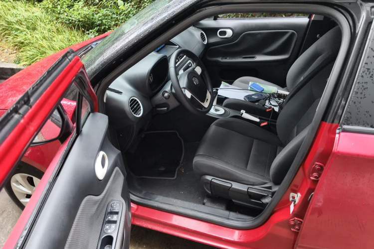 Used MG 3 2011 1.5L AMT Elite Edition Driver Seat