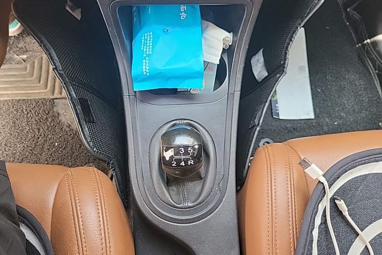Used MG 3 2011 1.3L Manual Comfort Edition Gear Lever