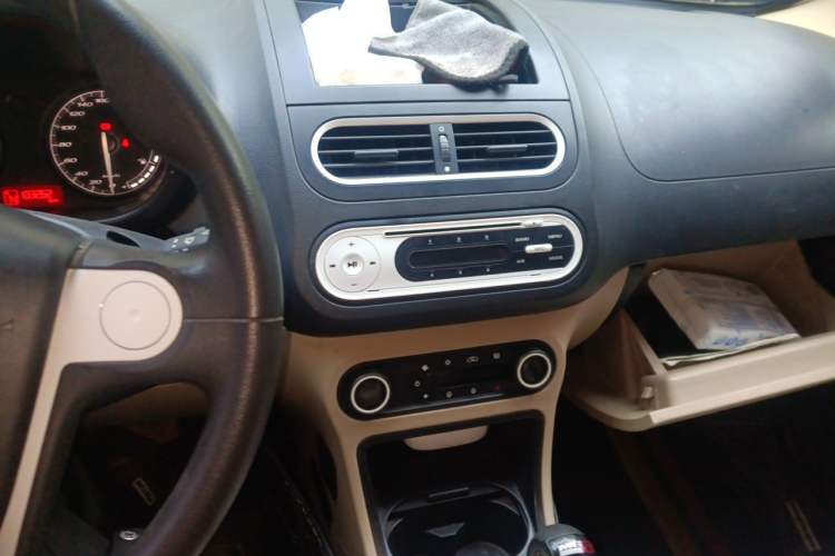 Used MG 3 2011 1.5L AMT Elite Edition Audio And AC Panel