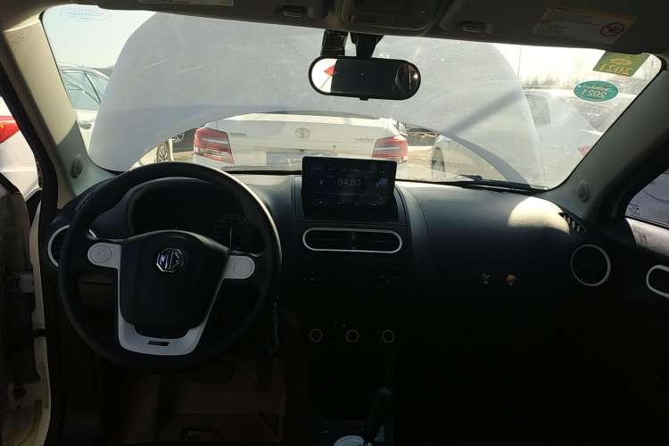 Used MG 3 2011 1.3L AMT Comfort Edition Center Console