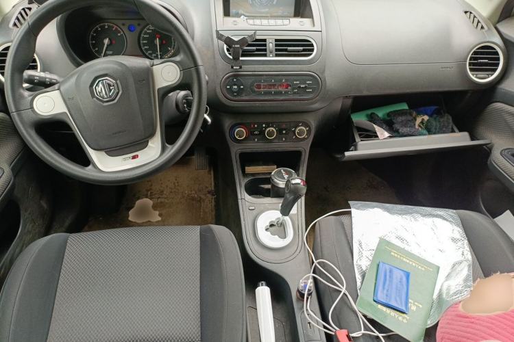 Used MG 3 2011 1.3L AMT Comfort Edition Center Console