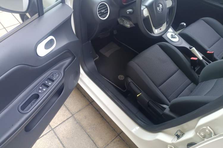 Used MG 3 2011 1.5L AMT Elite Edition Driver Seat