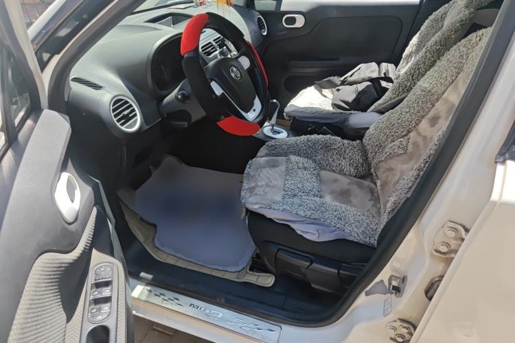 Used MG 3 2011 1.5L AMT Elite Edition Driver Seat