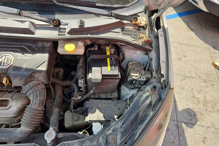Used MG 3 2011 1.5L AMT Elite Edition Engine Bay Left