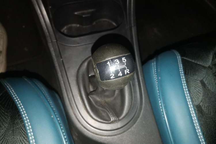 Used MG 3 2011 1.3L Manual Comfort Edition Gear Lever