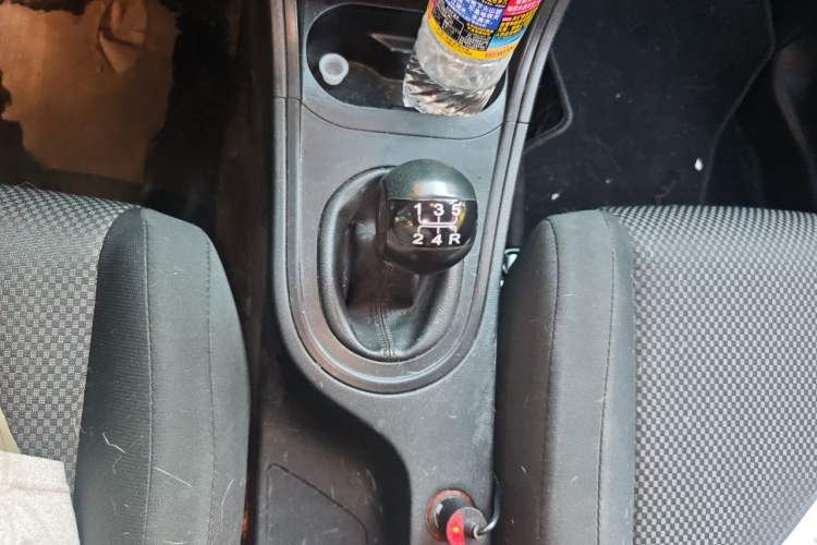 Used MG 3 2011 1.3L Manual Comfort Edition Gear Lever