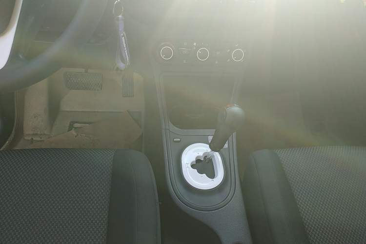 Used MG 3 2011 1.3L AMT Comfort Edition Gear Lever