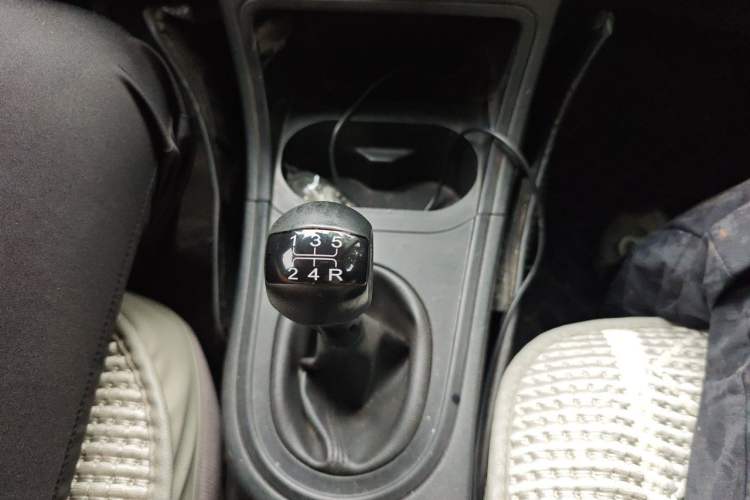 Used MG 3 2011 1.3L Manual Comfort Edition Gear Lever