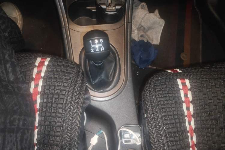 Used MG 3 2011 1.3L Manual Comfort Edition Gear Lever