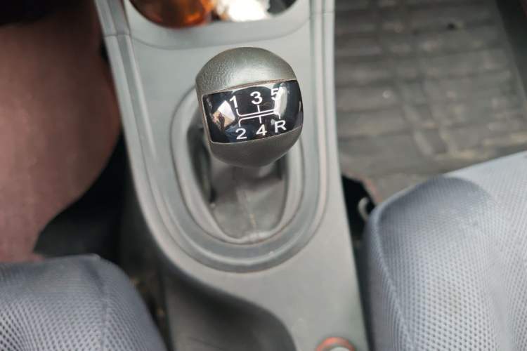 Used MG 3 2011 1.3L Manual Comfort Edition Gear Lever