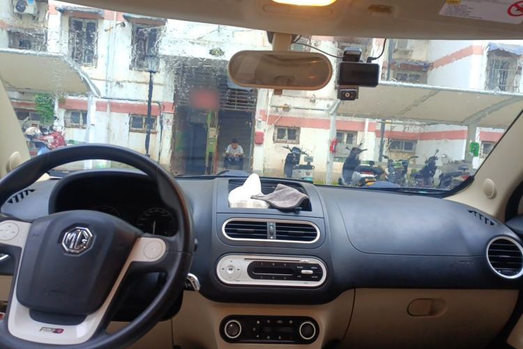 Used MG 3 2011 1.5L AMT Elite Edition Headliner