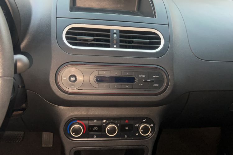 Used MG 3 2011 1.3L AMT Comfort Edition Audio And AC Panel