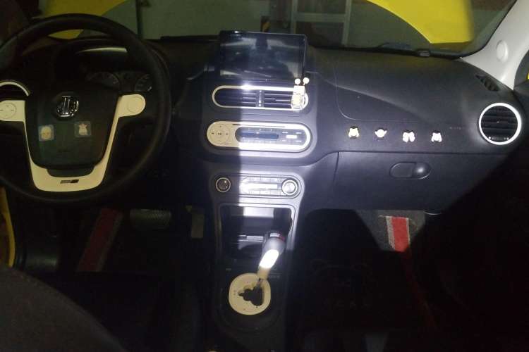 Used MG 3 2011 1.5L AMT Elite Edition Center Console