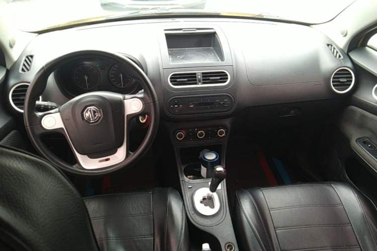 Used MG 3 2011 1.3L AMT Comfort Edition Center Console