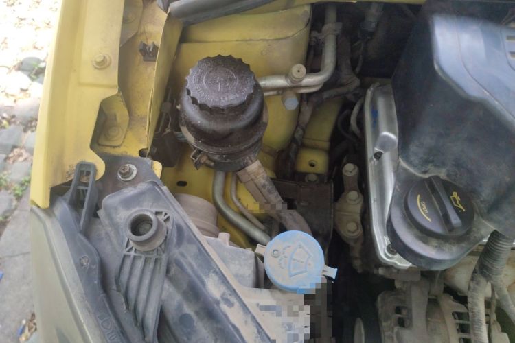 Used MG 3 2011 1.5L AMT Elite Edition Engine Bay Right