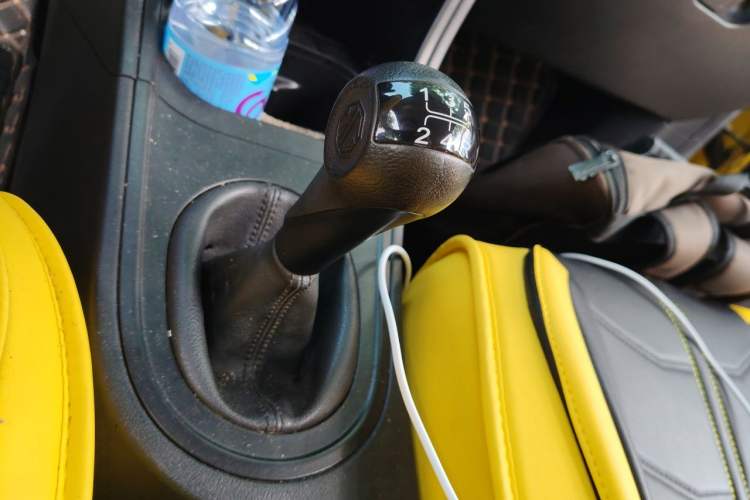 Used MG 3 2011 1.3L Manual Comfort Edition Gear Lever