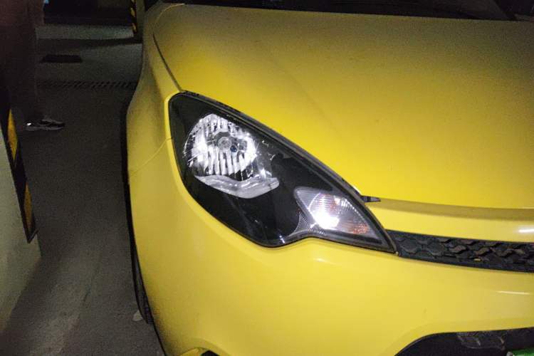 Used MG 3 2011 1.5L AMT Elite Edition Right Front Headlight