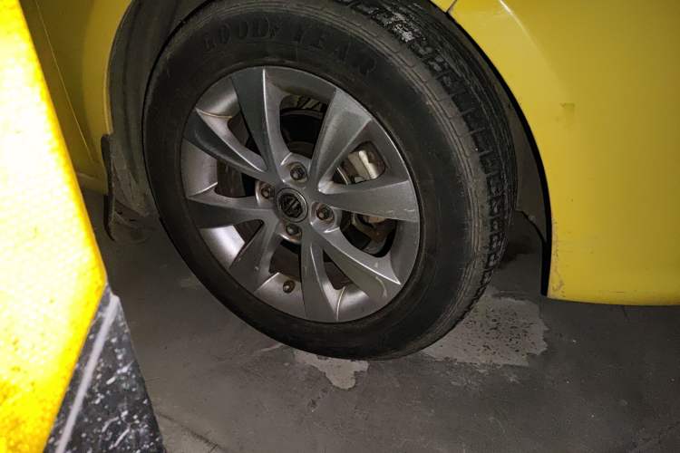 Used MG 3 2011 1.5L AMT Elite Edition Right Front Wheel Hub