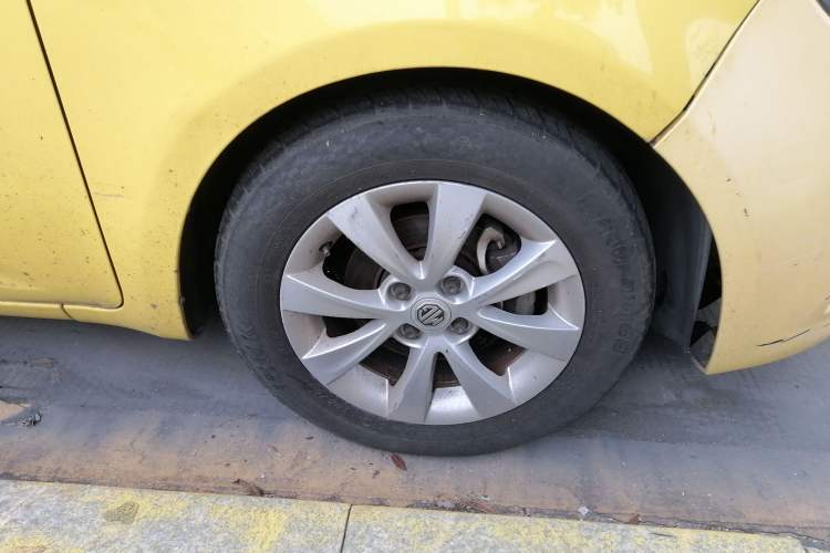 Used MG 3 2011 1.5L AMT Elite Edition Right Front Wheel Hub