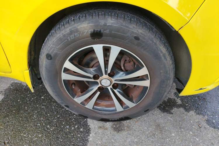 Used MG 3 2011 1.3L Manual Comfort Edition Right Front Wheel Hub