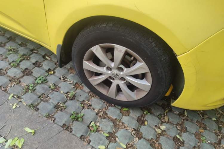 Used MG 3 2011 1.5L AMT Elite Edition Right Front Wheel Hub