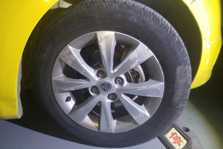 Used MG 3 2011 1.5L AMT Elite Edition Right Front Wheel Hub