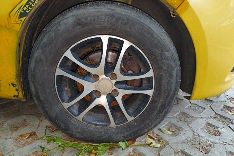 Used MG 3 2011 1.3L Manual Comfort Edition Right Front Wheel Hub