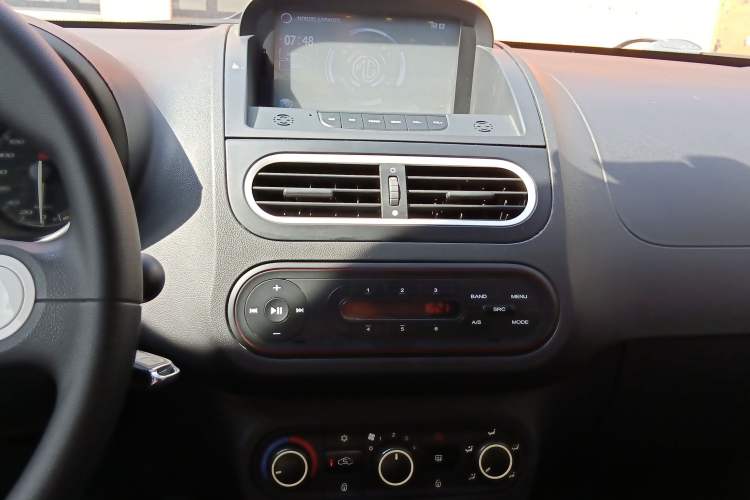 Used MG 3 2012 1.5L Manual Fashion Edition Audio And AC Panel