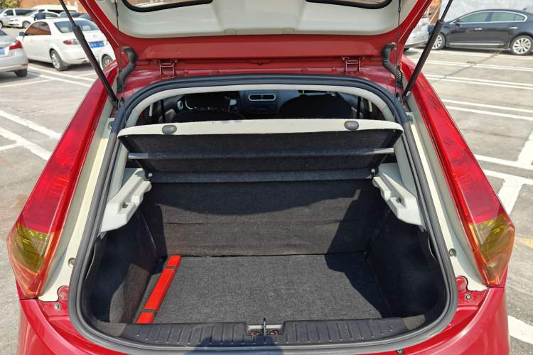 Used MG 3 2012 1.5L Manual Fashion Edition Trunk