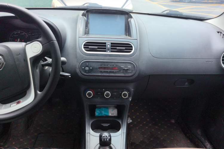 Used MG 3 2012 1.5L Manual Fashion Edition Audio And AC Panel