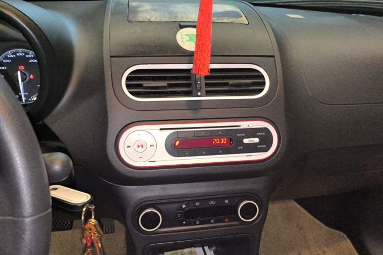 Used MG 3 2013 1.5L AMT Elite Edition Audio And AC Panel