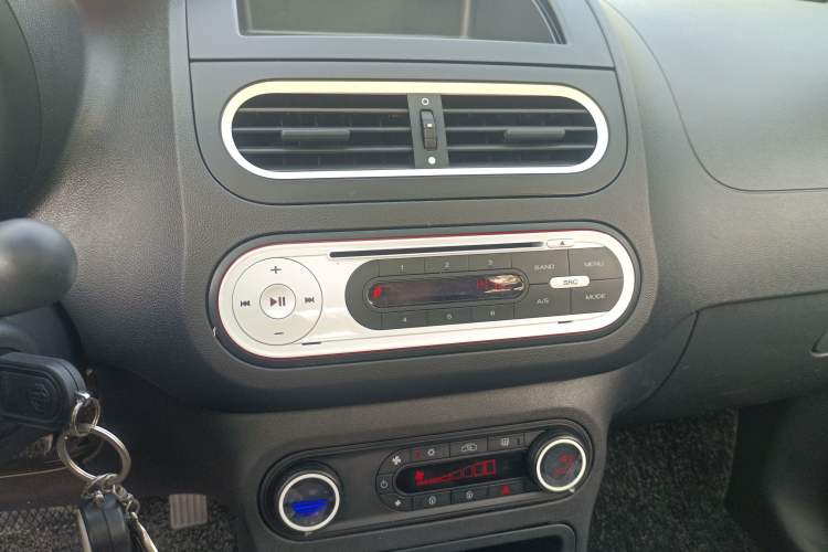 Used MG 3 2013 1.5L AMT Elite Edition Audio And AC Panel