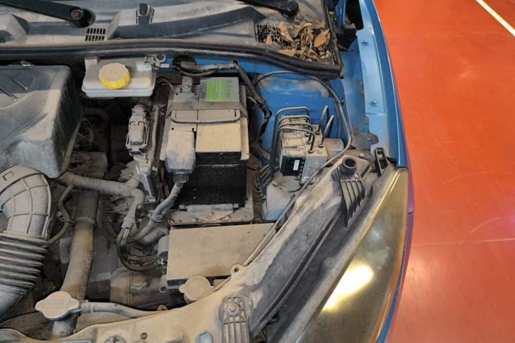 Used MG 3 2013 1.5L AMT Elite Edition Engine Bay Left