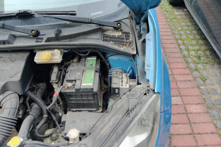 Used MG 3 2013 1.5L AMT Elite Edition Engine Bay Left