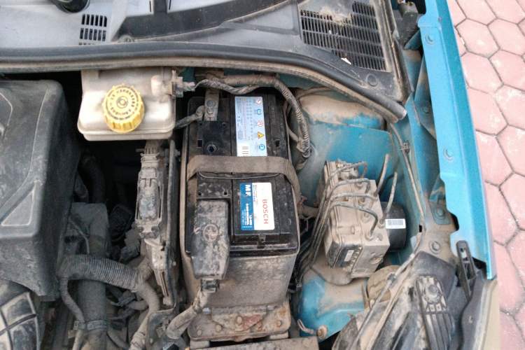 Used MG 3 2013 1.5L AMT Elite Edition Engine Bay Left