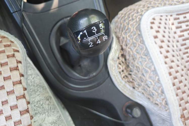 Used MG 3 2013 1.3L Manual Comfort Edition Gear Lever